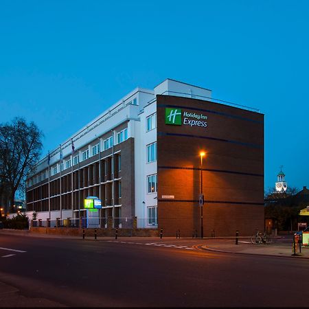 Holiday Inn Express London - Vauxhall Nine Elms Exterior foto